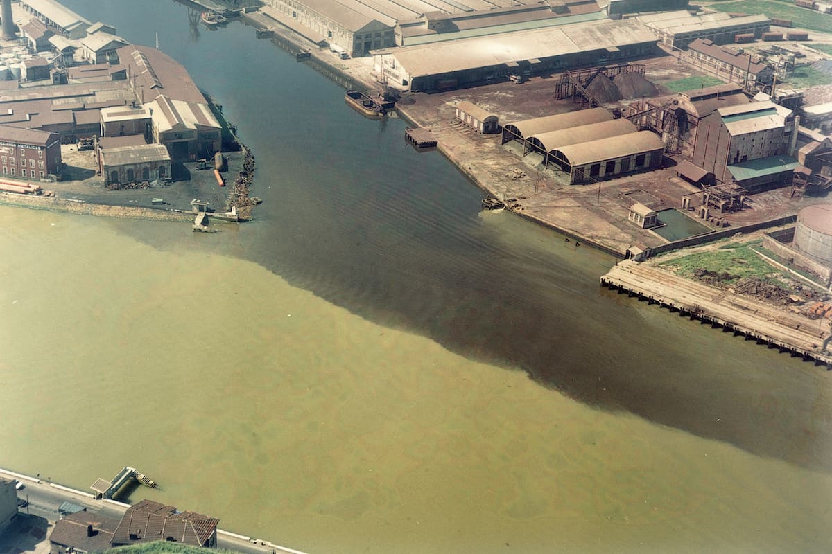 Coordinación entre distritos, evitar los vertidos cloacales e industriales y políticas a largo plazo, las claves para recuperar las cuencas en otras naciones