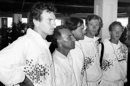 Copa Davis 92,en Hawaii: Frana, el capitán Mastelli, Mancini, Miniussi y Jaite. "Miniussi es mi hermano"