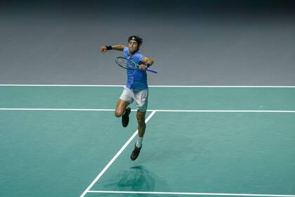 Copa Davis: Tomás Etcheverry le dio el primer punto a la Argentina ante Finlandia, en Manchester