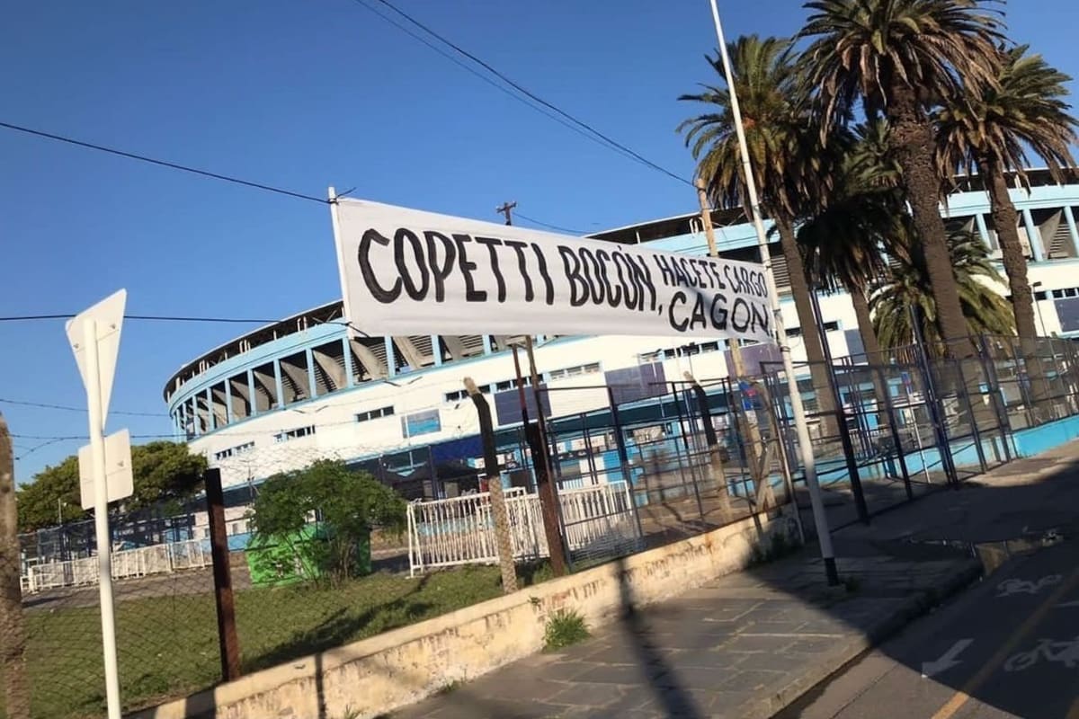 "Copetti bocón, hacete cargo cagón", reza el pasacalle contra el goleador de Racing