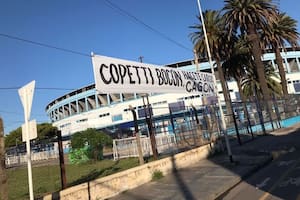 "Copetti bocón, hacete cargo cagón", reza el pasacalle contra el goleador de Racing