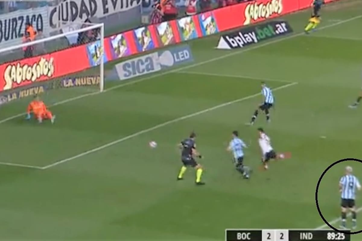 Copetti y una extraña actitud en un instante clave de Racing-River