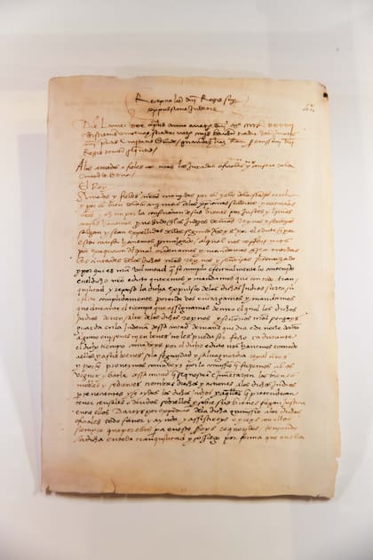 Copia del Decreto de Expulsión de los judíos en 1492 (el original se encuentra en el Archivo Municipal de Girona), cuando el rey ordenó que antes del 31 de julio de ese mismo año, todos los judíos que no quisieran convertirse al cristianismo debían abandonar España.