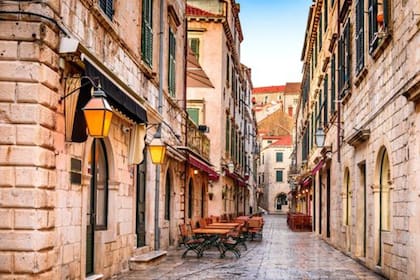 Normalmente llenas de turistas, hoy las calles de Dubrovnik están vacías por el coronavirus