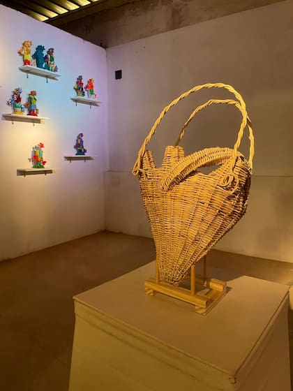 Corazón de la Tierra, creado con ysipó (enredadera de monte) por Valentina Mariani y Josefina Cantero para el programa Artistas+artesanos