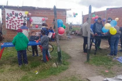Corazoncitos felices funciona al aire libre y asisten más de 50 niños; necesitan construir un espacio cerrado