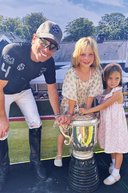 Corchito y sus princesas, Olympia y Assia, a pura sonrisa.