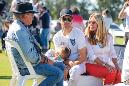 Corchito Zavaleta, con sus padres, Clemente y María Emilia.