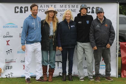 Corchito Zavaleta, Isabelle Strom, Alexandra Zellinger de Balkany, Robert Strom y Alfredo Goti, felices con el éxito del torneo.