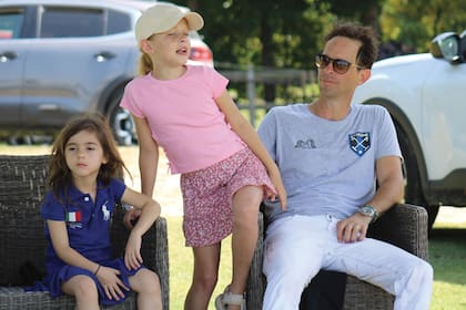 Corchito Zavaleta junto a su hija mayor, Olympia.