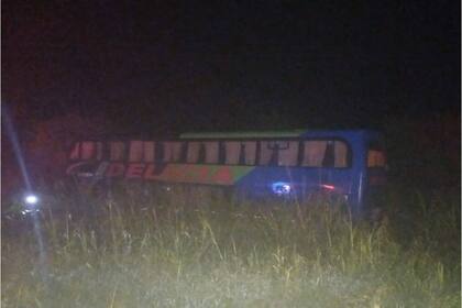 Córdoba: dos personas murieron en un fuerte choque entre un auto y un colectivo que llegaba desde Jujuy