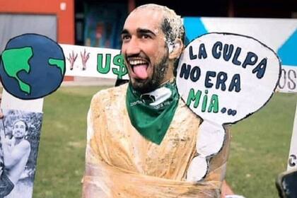 Córdoba: repudio a un egresado se "disfrazó" de víctima de femicidio