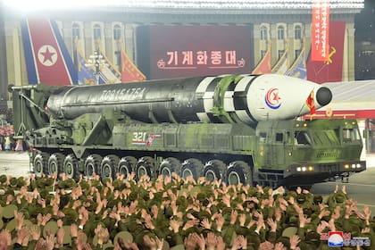 Kim Jong-un volvió a mostrar el poderío militar de Corea del Norte