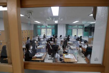 Las escuelas volvieron a abrir a fines de abril con medidas de seguridad