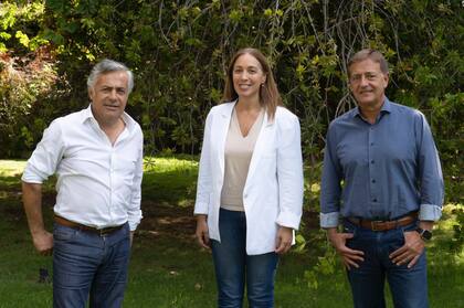 Cornejo, Vidal y Suárez, en la residencia oficial del gobernador de Mendoza