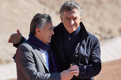 Cornejo y Macri, ayer, en Malargüe