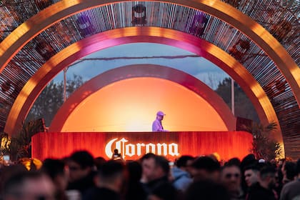Corona Sunsets convocó a una multitud en Ciudad Universitaria para un atardecer a pura música y disfrute