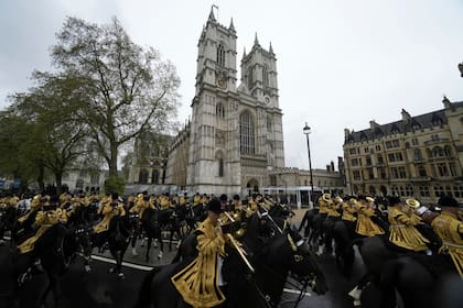 La procesión que acompañó a Carlos III hasta Westminster