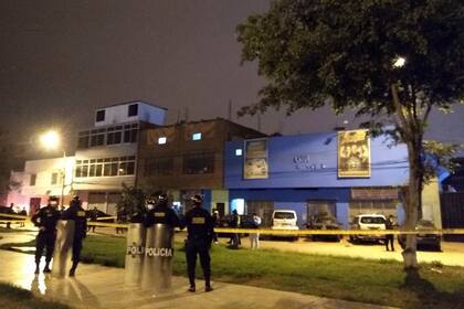 Coronavirus: 13 muertos por asfixia en una discoteca de Perú, abierta pese a la prohibición. Fachada de Thomas Restobar.