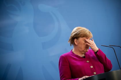 Coronavirus: a pesar de los elogios en el restos del mundo, Angela Merkel soporta duros cuestionamientos a sus medidas en Alemania