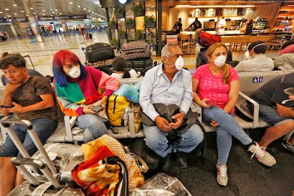 coronavirus aeropuerto ezeiza italia barbijos avión