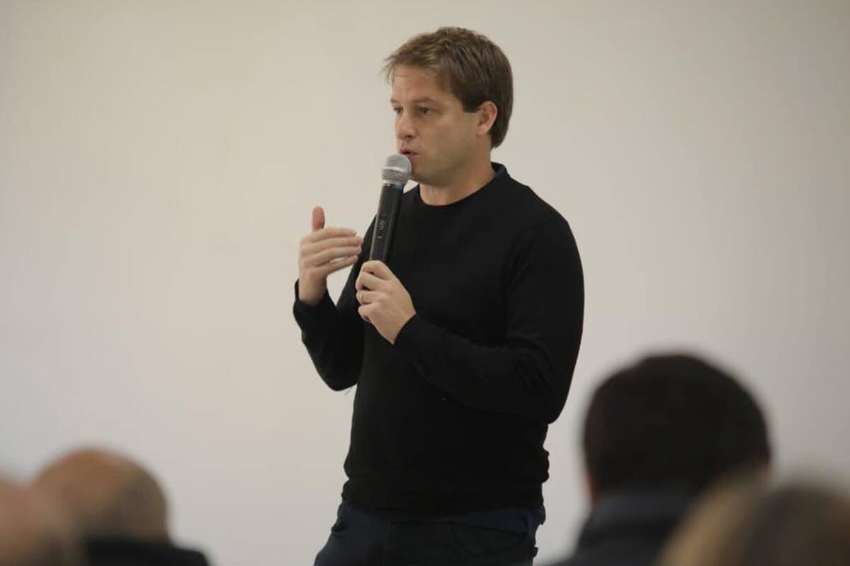 Coronavirus: Alex Campbell tiene coronavirus