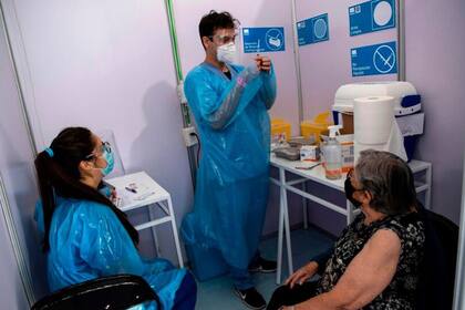 Chile avanza en su plan de vacunación, pero los casos siguen aumentando