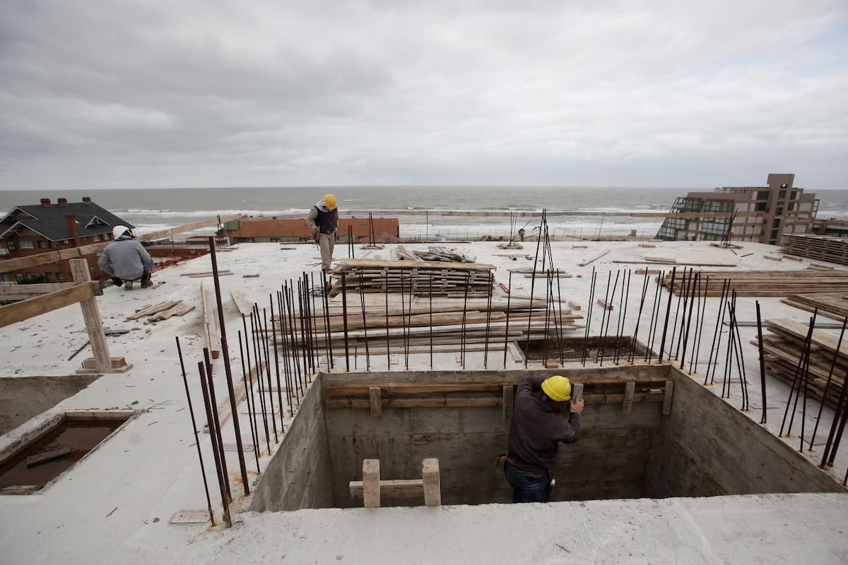 Coronavirus: con estrictos protocolos sanitarios vuelve la construcción privada en Pinamar y la costa