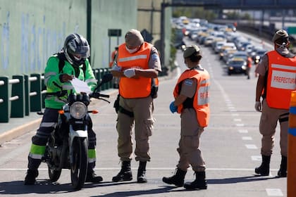 Coronavirus. Controles de circulación en Puente Pueyrredon.