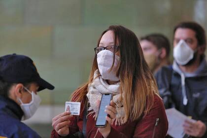 Coronavirus: desde hoy, es obligatorio usar tapabocas en la ciudad en comercios y transporte público