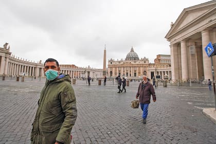 El enfermo sería un sacerdote que fue llevado al hospital Gemelli ubicado en Roma, según trascendió