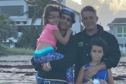 Coronavirus: el emotivo reencuentro de Alejandro Sanz con sus hijos después de meses sin verlos