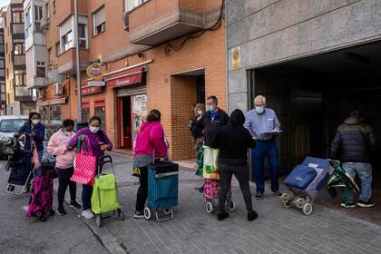 Coronavirus: el gobierno de España decreta el estado de alarma en Madrid y crece la tensión