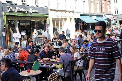 Los bares llenos de gente en Londres