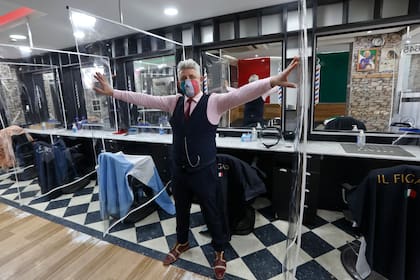 Coronavirus en la Argentina. Así será el protocolo para la apertura de las peluquerías porteñas. Peluqueria il Figaro de Chacarita.