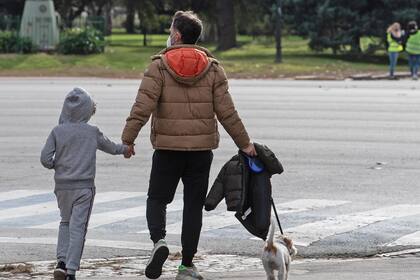 Las salidas recreativas de los niños en compañía de adultos se ampliarán a dos días, además de los fines de semana; luego se irán sumando más jornadas semanales