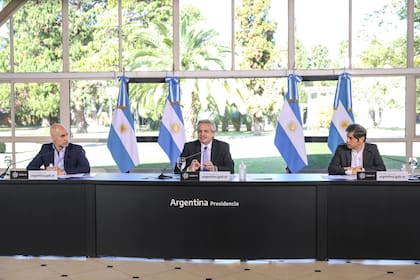 Horario Rodríguez Larreta, Alberto Fernández y Axil Kicillof durante el último anuncio de la extensión de la cuarentena