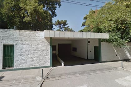 Coronavirus en la Argentina: operativo en un geriátrico de Hurlingham tras detectarse 7 casos. Fachada del geriátrico, ubicado en Marqués de Avilés 2877.