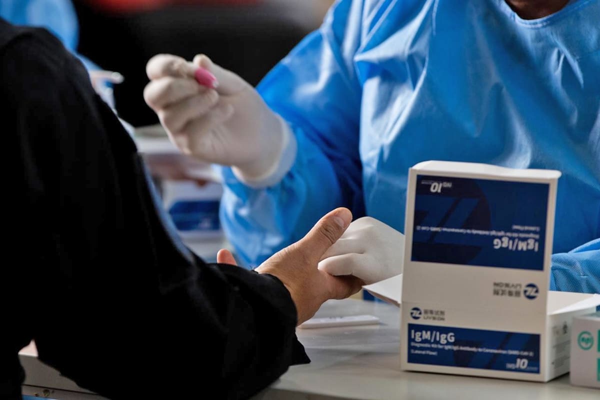 Coronavirus en la Argentina. Pinchazo en el dedo y resultado en 20 minutos: así son los testeos rápidos que hacen ahora en Constitución