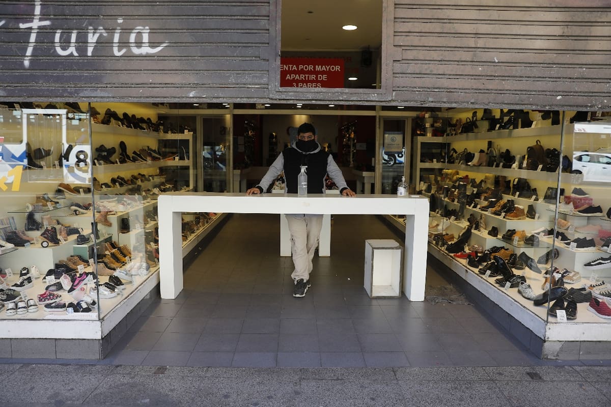 Coronavirus en la Ciudad: los comercios de Once volvieron a abrir sus persianas