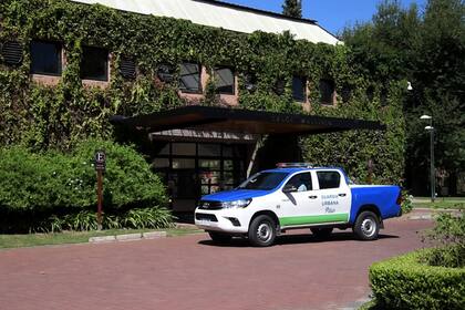 Coronavirus: en Pilar la Policía recorre las calles internas de barrios cerrados y countries