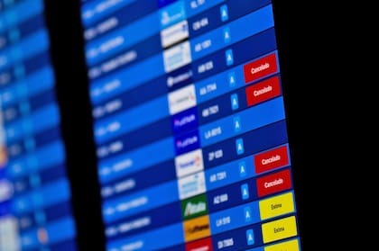 Ante cancelaciones, el cliente tiene que contactarse a menos que ya se encuentre en destino y entonces la aerolínea lo reubica