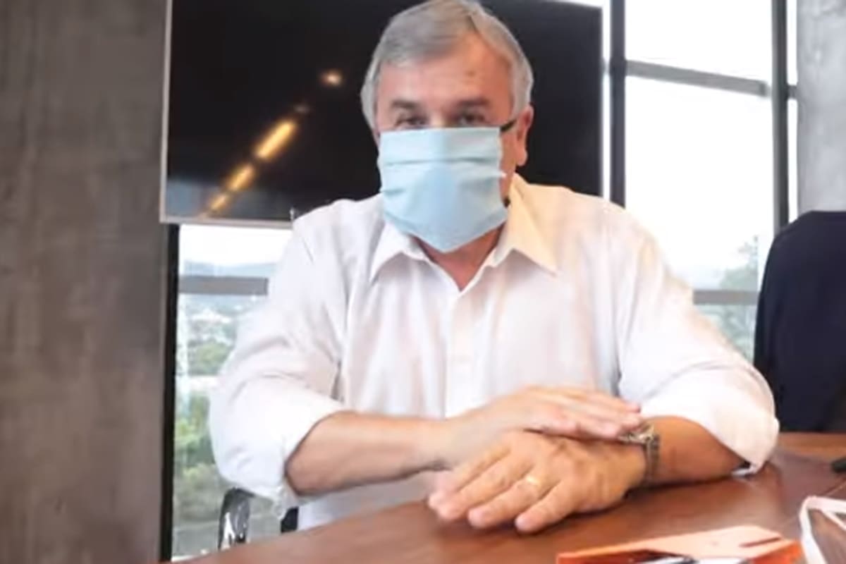 Coronavirus: Gerardo Morales difundió un tutorial en el que hace un barbijo casero