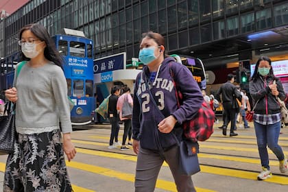 Después de una batería de medidas, las calles de lugares como Hong Kong parecían libres de coronavirus. Pero la amenaza realmente nunca se fue