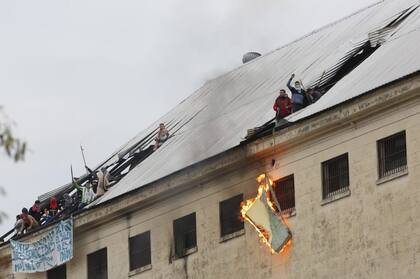 Lo reclusos prendieron fuego los colchones