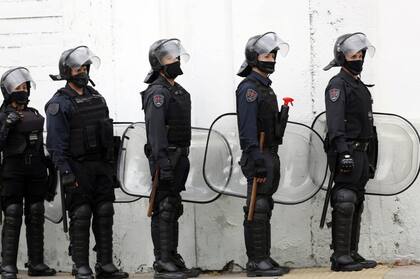 La policía afuera del penal
