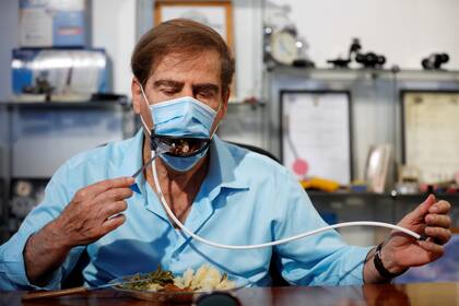 coronavirus israel restaurantes mascarillas tapabocas boca mecanica