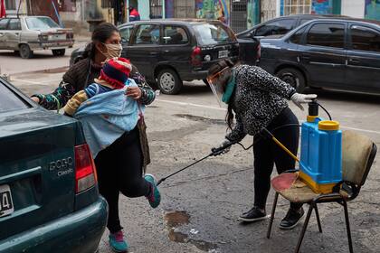 Coronavirus. La villa 1-11-14 superó en casos a la 31, en medio de una crisis económica profunda