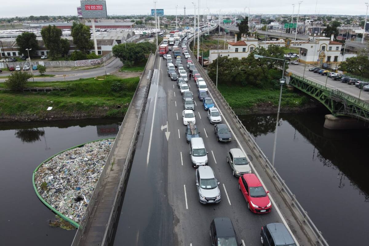 Coronavirus: Largas colas de autos para ingresar a capital por puente La Noria