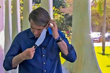 Coronavirus: las imprudencias de Bolsonaro cuando anunció que está contagiado